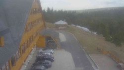 Parkoviště a hlavní vchod