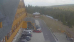 Parkoviště a hlavní vchod