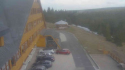 Parkoviště a hlavní vchod