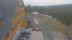 Parkoviště a hlavní vchod