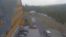 Parkoviště a hlavní vchod