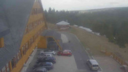 Parkoviště a hlavní vchod