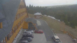 Parkoviště a hlavní vchod