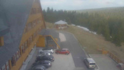 Parkoviště a hlavní vchod