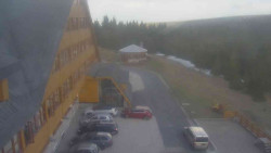 Parkoviště a hlavní vchod