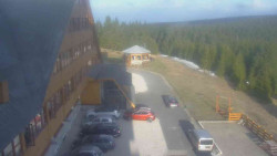 Parkoviště a hlavní vchod