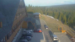 Parkoviště a hlavní vchod