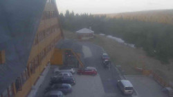 Parkoviště a hlavní vchod