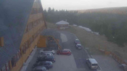 Parkoviště a hlavní vchod