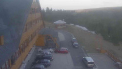 Parkoviště a hlavní vchod