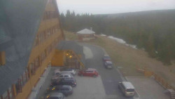 Parkoviště a hlavní vchod