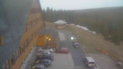 Parkoviště a hlavní vchod