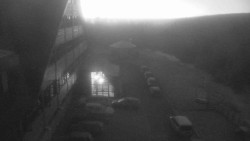 Parkoviště a hlavní vchod