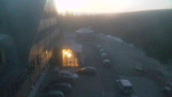 Parkoviště a hlavní vchod