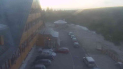 Parkoviště a hlavní vchod