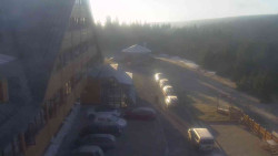 Parkoviště a hlavní vchod