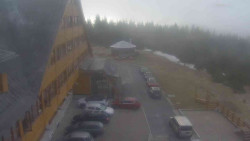 Parkoviště a hlavní vchod