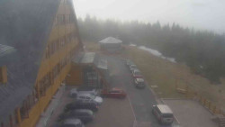 Parkoviště a hlavní vchod