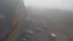 Parkoviště a hlavní vchod