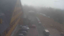 Parkoviště a hlavní vchod