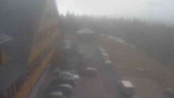 Parkoviště a hlavní vchod