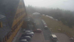 Parkoviště a hlavní vchod