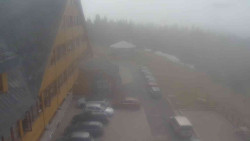 Parkoviště a hlavní vchod