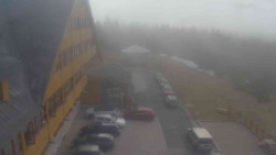 Parkoviště a hlavní vchod