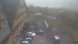 Parkoviště a hlavní vchod