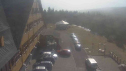 Parkoviště a hlavní vchod