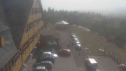 Parkoviště a hlavní vchod