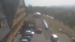 Parkoviště a hlavní vchod