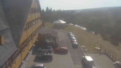 Parkoviště a hlavní vchod