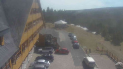 Parkoviště a hlavní vchod