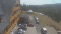 Parkoviště a hlavní vchod