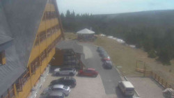 Parkoviště a hlavní vchod