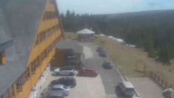 Parkoviště a hlavní vchod