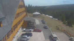 Parkoviště a hlavní vchod