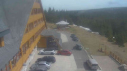 Parkoviště a hlavní vchod