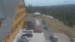 Parkoviště a hlavní vchod