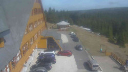 Parkoviště a hlavní vchod