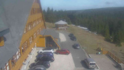 Parkoviště a hlavní vchod