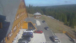 Parkoviště a hlavní vchod