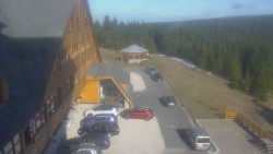 Parkoviště a hlavní vchod