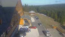 Parkoviště a hlavní vchod