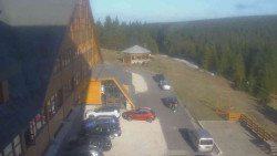 Parkoviště a hlavní vchod