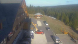 Parkoviště a hlavní vchod