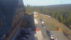 Parkoviště a hlavní vchod