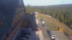 Parkoviště a hlavní vchod