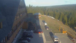 Parkoviště a hlavní vchod